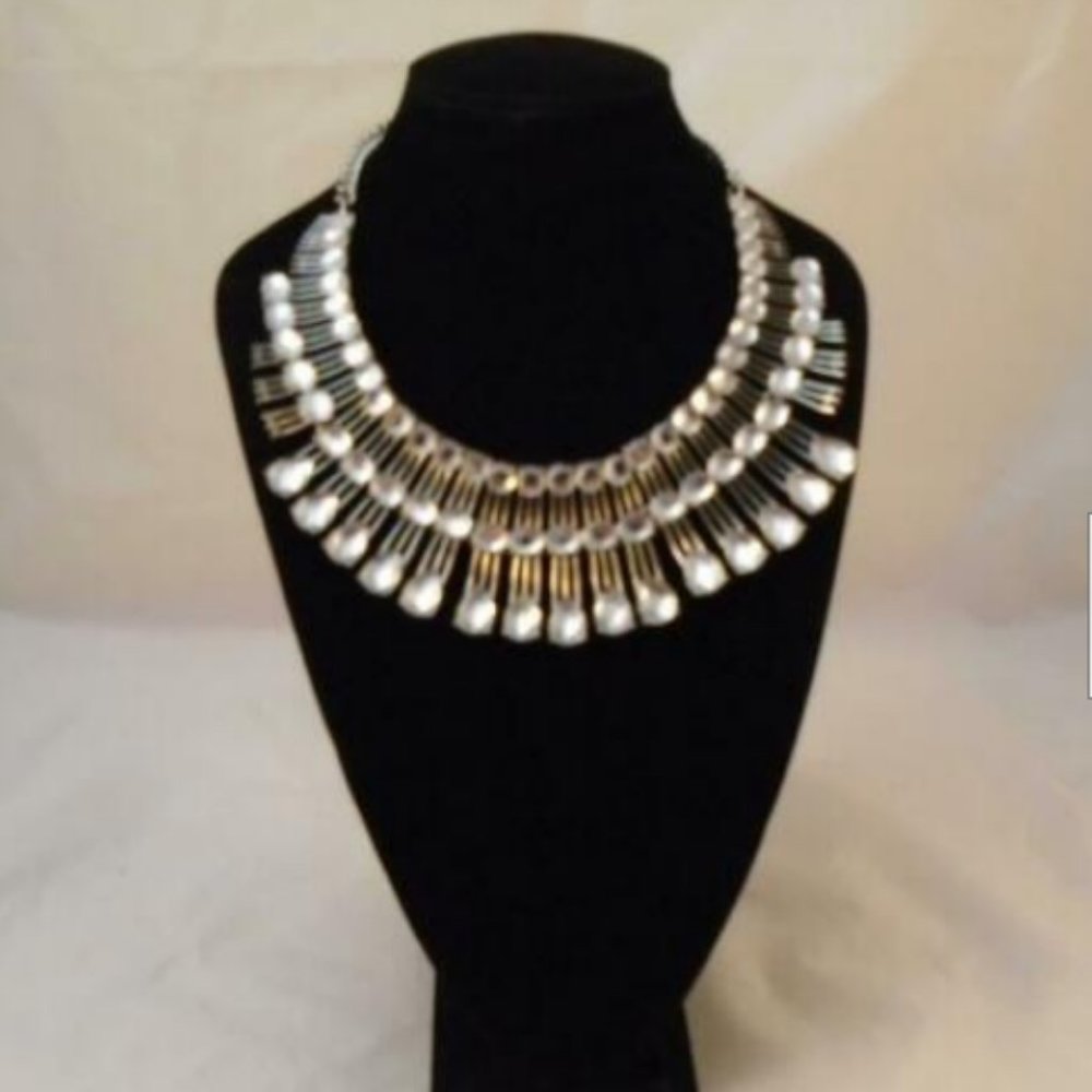 LYDELL NYC RHINESTONE POLISHED SILVER COLLAR STATEMENT NECKLACE